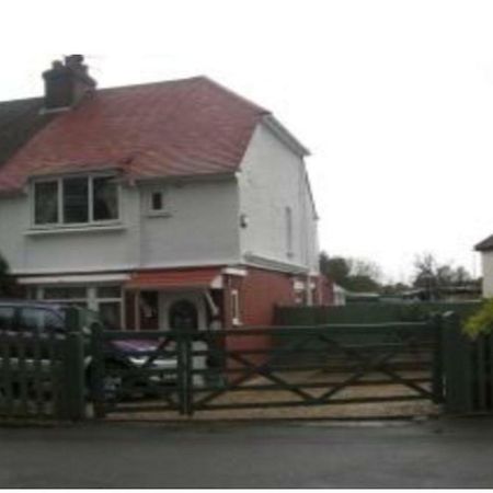 Maidstone Family Homes Upper Road Cottage Экстерьер фото
