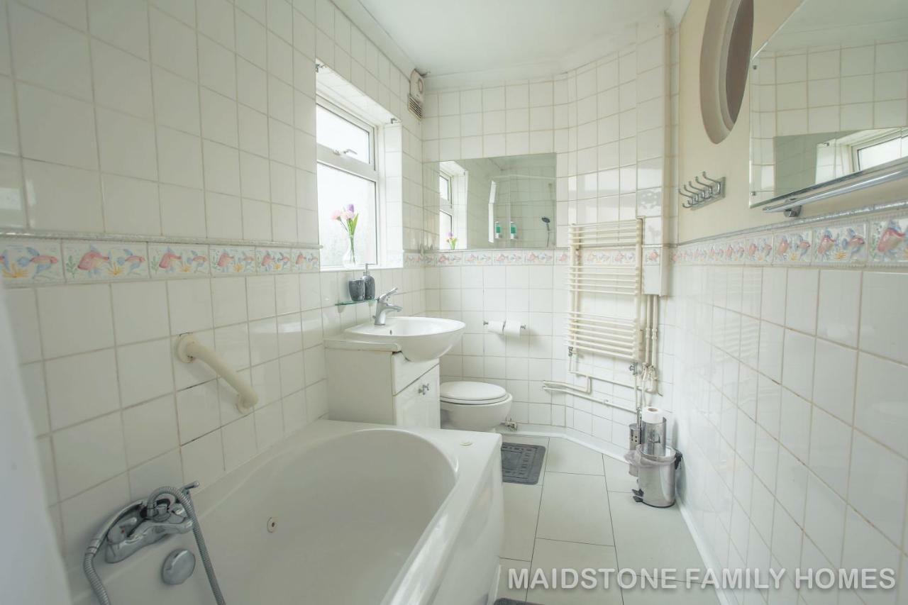Maidstone Family Homes Upper Road Cottage Экстерьер фото
